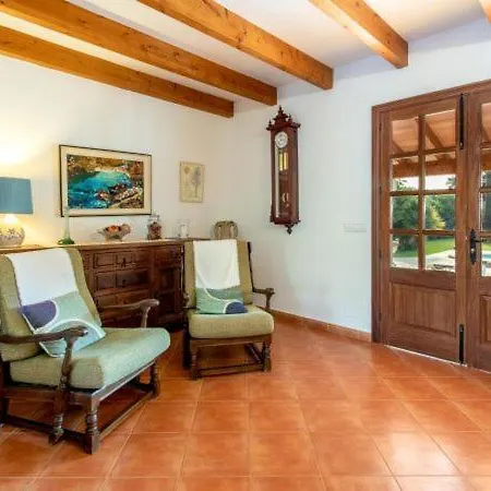 Sleeps 6 With Pool And Air Con Villa