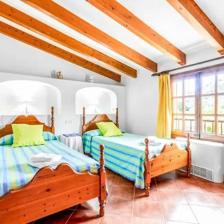 Villa Sleeps 6 With Pool And Air Con *